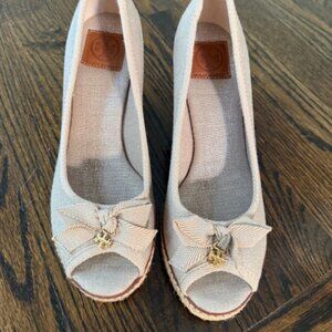 Tory Burch Jackie Peep-Toe Wedge Espadrilles – Blush/Nude Linen with Bow Accent